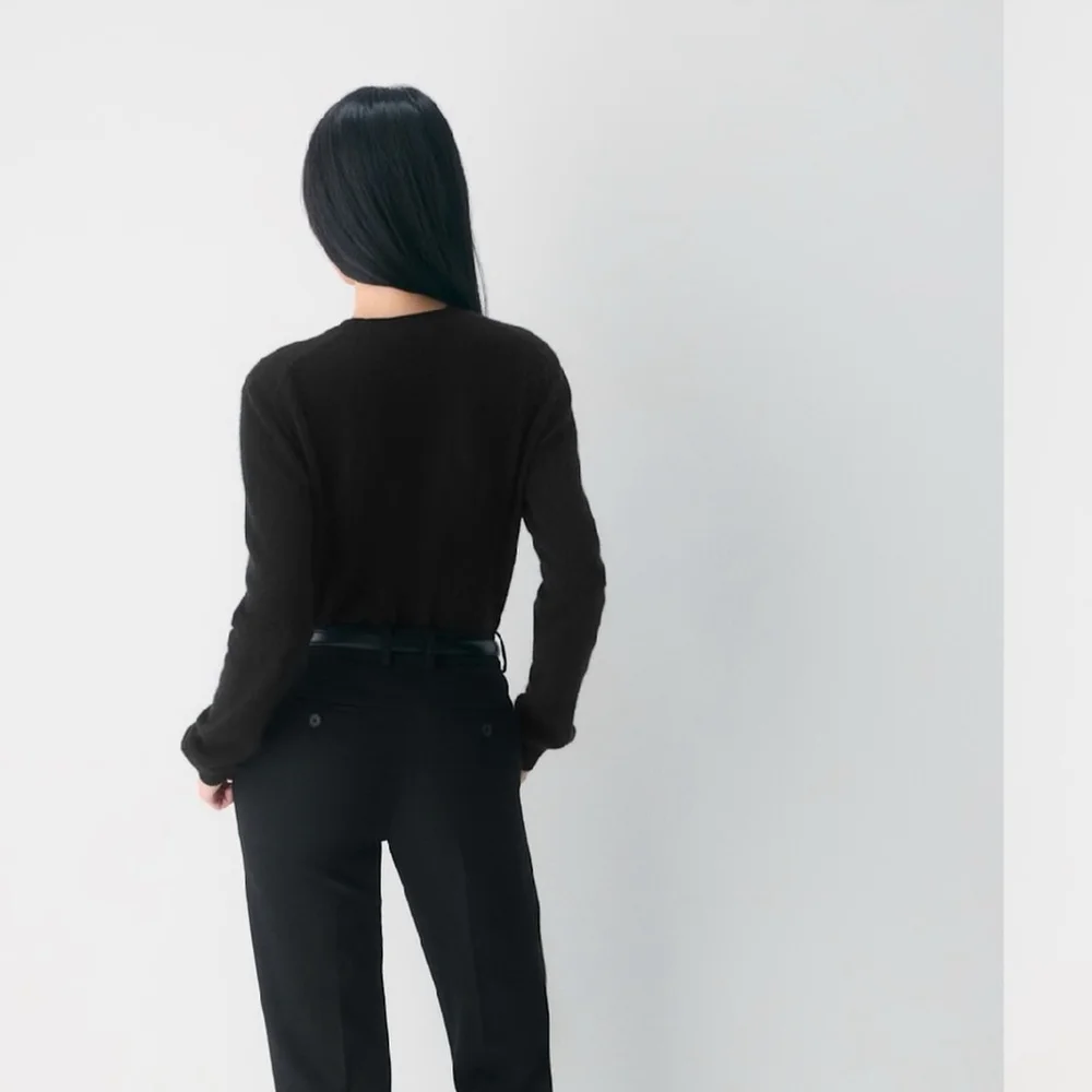 aritzia Black Cashmere Sweater classic small - Picture 4 of 10